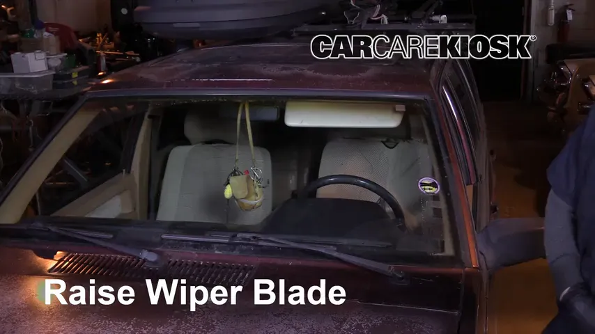 1992 Volvo 740 2.3L 4 Cyl. Wagon Windshield Wiper Blade (Front)